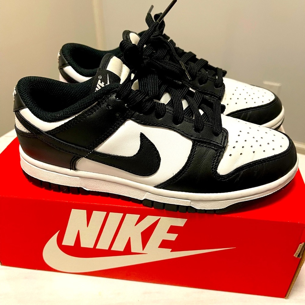 Nike Women’s dunk low Panda’s